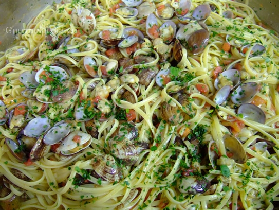 Spaghetti Pasta With Venus Clams Sauce Gourmetpedia