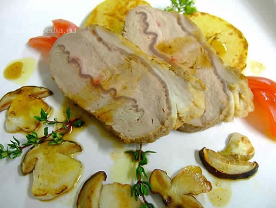 Roast veal in tyme sauce with yellow boletus mushrooms