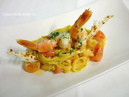 Tagliolinis aux gambas et aux tomates cerises