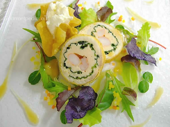 Fried sole roulade with King prawns on salads and horseradish whip