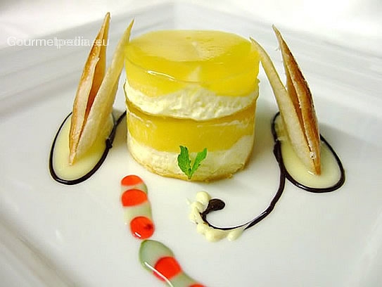 Jellied apple timbale with vanilla mousse on white chocolate sauce
