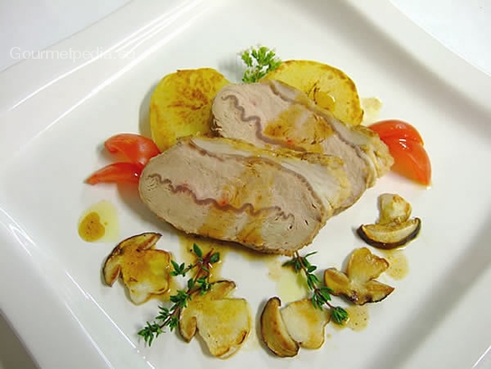 Roast veal in tyme sauce with yellow boletus mushrooms
