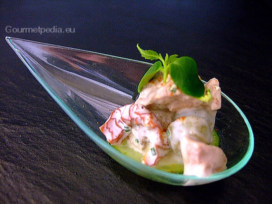 Salmone, asparagi e pomodori secchi in salsa all’aglio