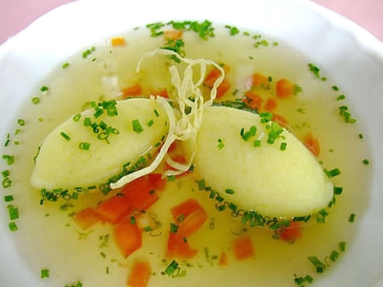 Sopa con albondiguillas de sémola