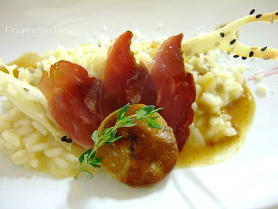 Risotto al foie gras con ventaglio di petto d'anatra affumicata