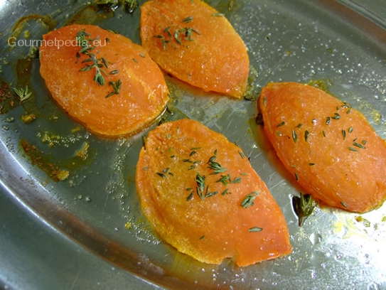 Die Tomatenfilets im Ofen bei 110 Grad trocknen