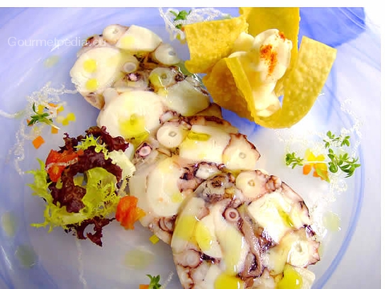 Serviervorschlag vom Octopus Carpaccio