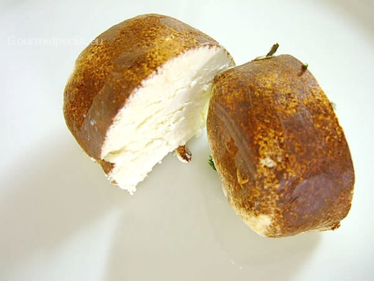 Ewe’s cheese in cinnamon