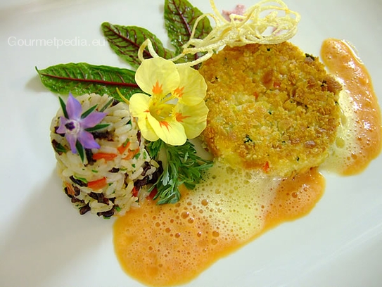Fried millet cakes with rice timbale on pepper sauce
