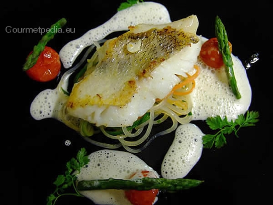 Grilled pike-perch fillet on Chinese noodles with vegetables and cherry tomatoes