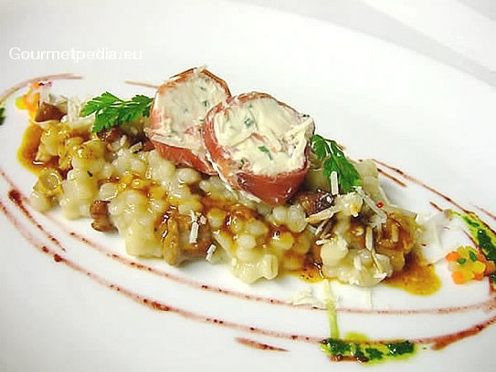 Barley risotto with chanterelles and stuffed roulades of grisons air-dried beef with goat cheese