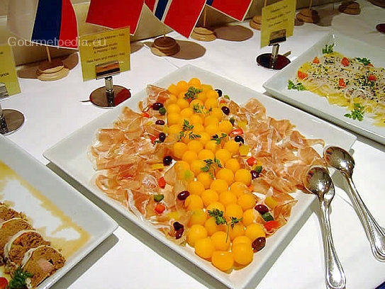 Raw ham with melon pearls