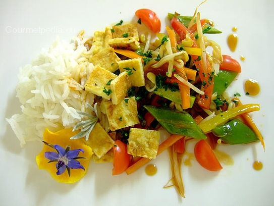 Vegetables and soy-bean sprouts stir-fried in the wok with jasmin rice and pan-seared omelette