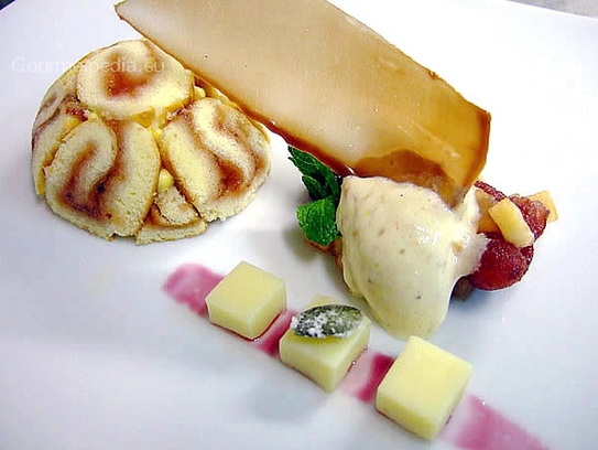 Charlotte of white chocolate and yogurt with malaga ice cream