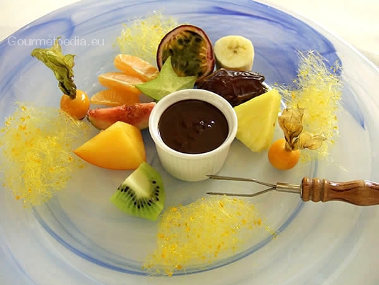 Fondue de chocolate con fruta exótica