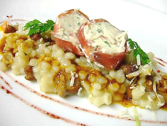 Barley risotto with chanterelles and stuffed roulades of grisons air-dried beef with goat cheese