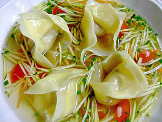 Consommé with raviolis won ton and vegetable julienne