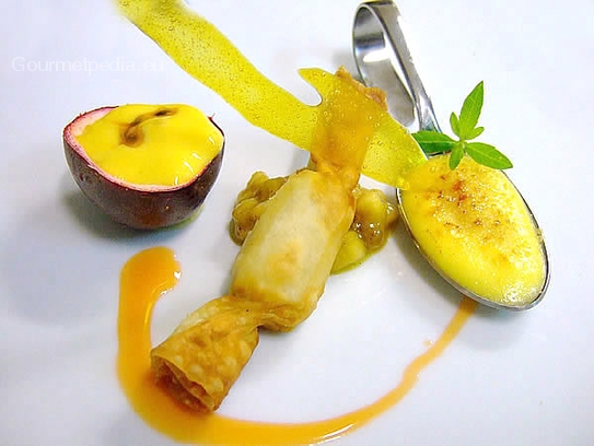 Banana and mango strudel with crème brûlée of lemon verbena and passionfruit foam