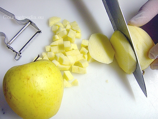 Apfel in Würfel schneiden