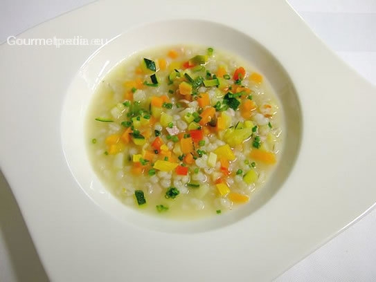 Sopa de cebada con carne ahumada