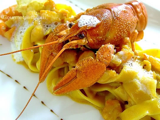 Tagliatelle in salsa ai gamberi di fiume