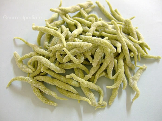 'Green Strigoli' pasta