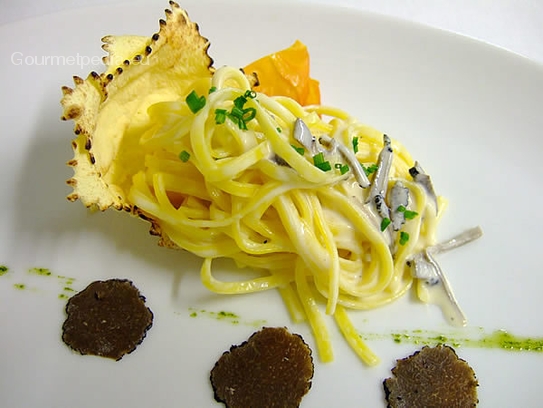 Tagliatelles aux truffes noires à la sauce légere au Chardonnay