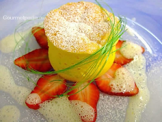 Soufflé de queso con fresas