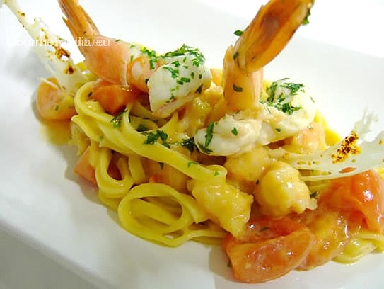 Tagliolinis aux gambas et aux tomates cerises