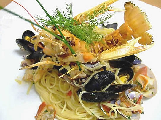 Espagueti (pasta) con mariscos