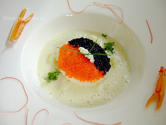 Crema de coliflor con pan tostado al caviar