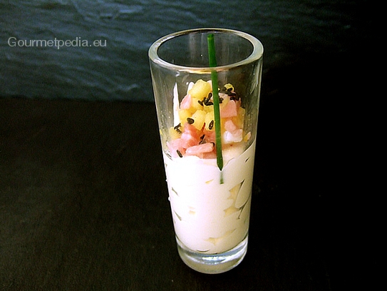 Crema di maionese, prosciutto ed ananas