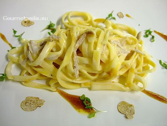 Taglierini con salsa al tartufo bianco