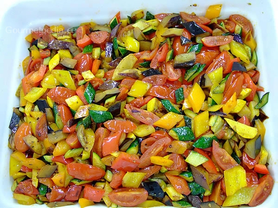 Verduras en sartén con tomatitos