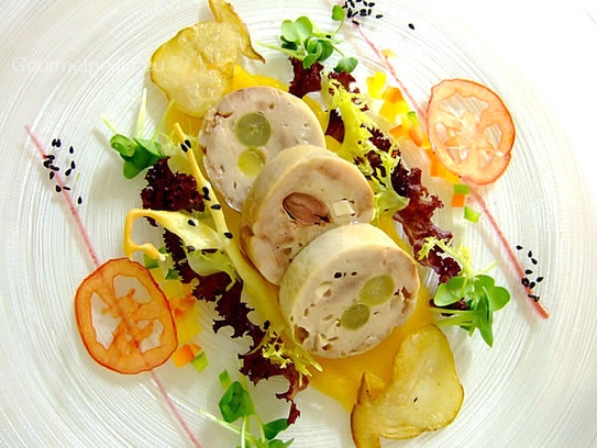 Galantine de caille aux cèpes et raisin à la purée de potiron