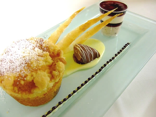 Warm chestnut tartlet with chestnut mousse in red wine jelly