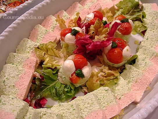 Terrine de jambon et de asperges, mozzarelline et tomates cerises