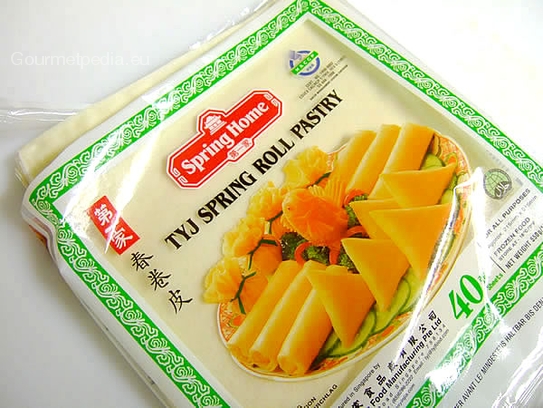 Für die Paprikaspiralen Frühlingsrollenteig aus dem Asiashop verwenden