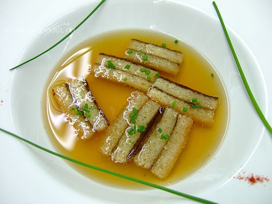 Caldo de vaca con costrones de bazo