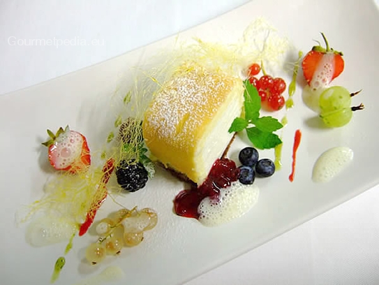 Terrina de leche de manteca con frutos de bosque