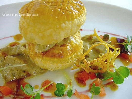 Millefeuille with yellow boletus mushrooms sauce and diced tomato