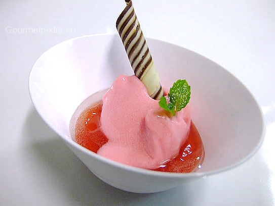 Strawberry sherbet on strawberry jelly and champagne