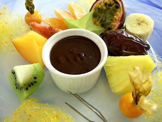 Fondue de chocolate con fruta exótica